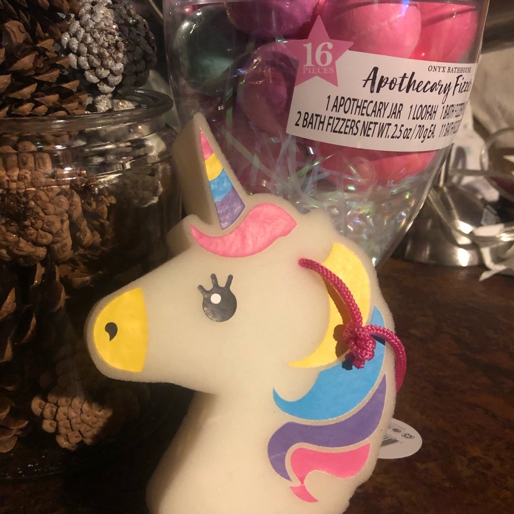 Bath bombs and unicorn sponge